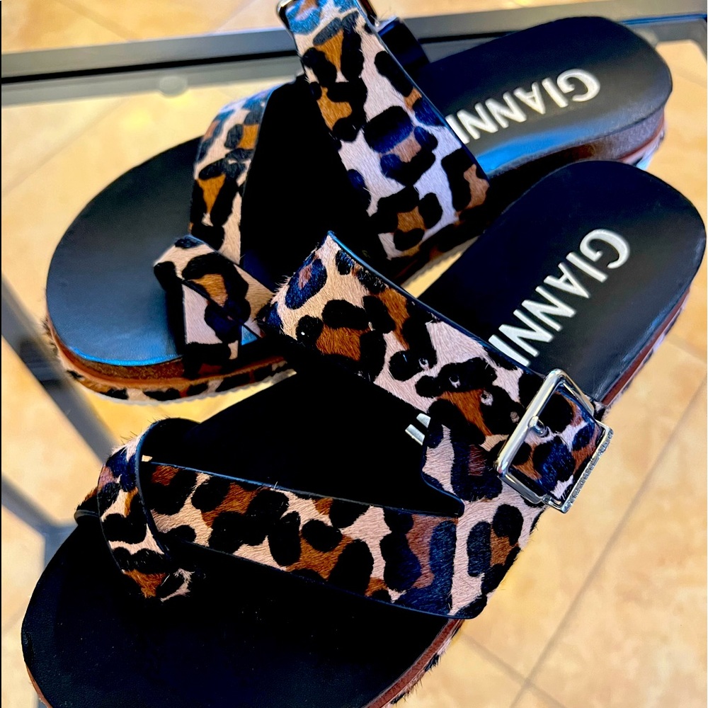 New Gianni Bini Leopard Calf Hair Toe Loop Buckle Sandals size 7 1/2